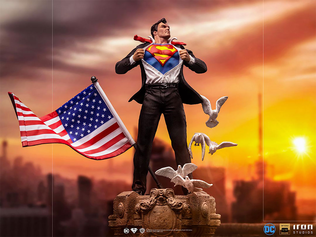 Iron Studios DC Comics Clark Kent Superman Art Scale Statue